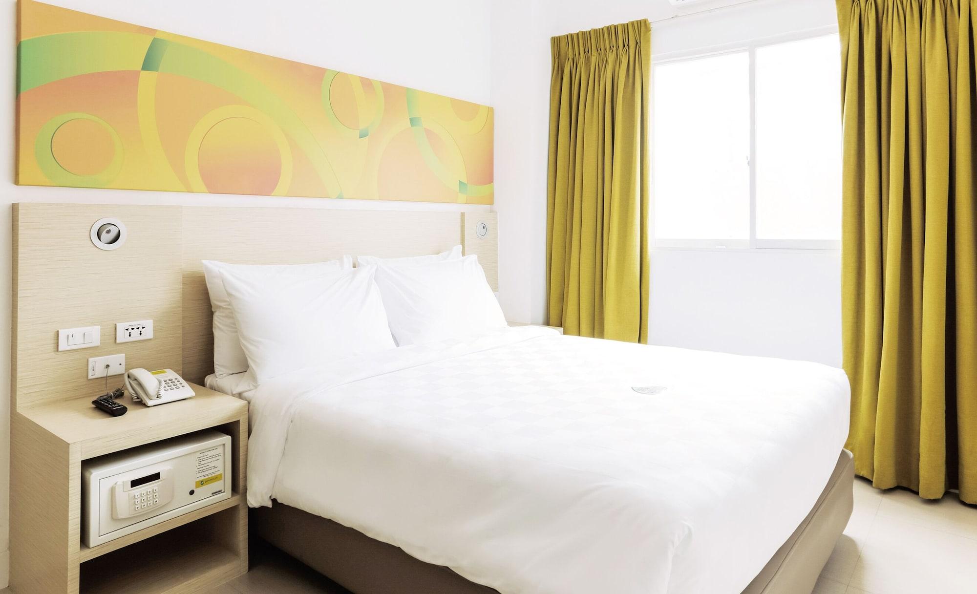 Go Hotels Timog Quezon City Exterior photo