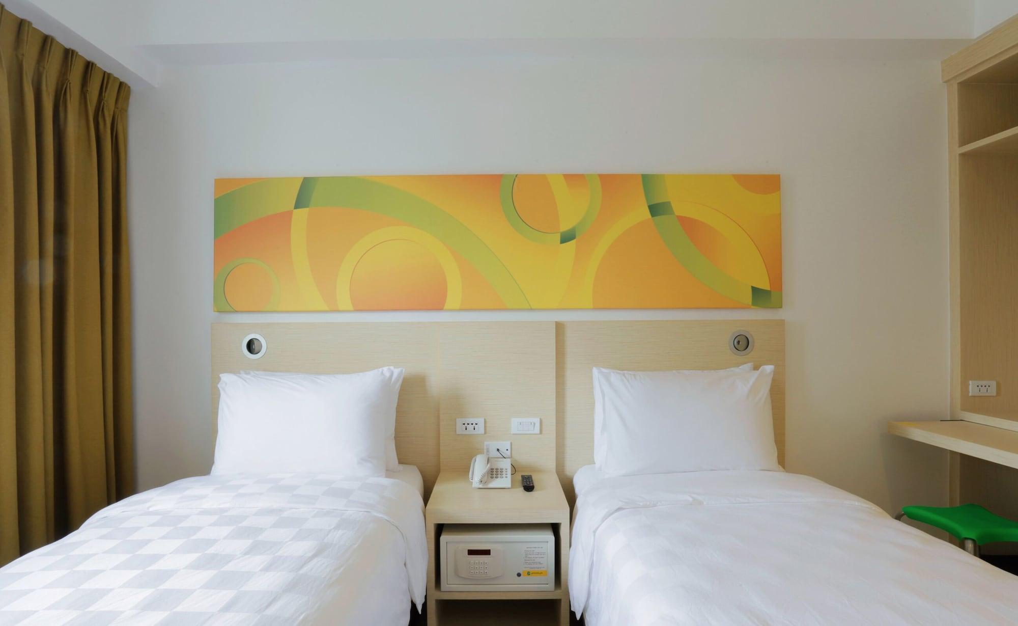 Go Hotels Timog Quezon City Exterior photo