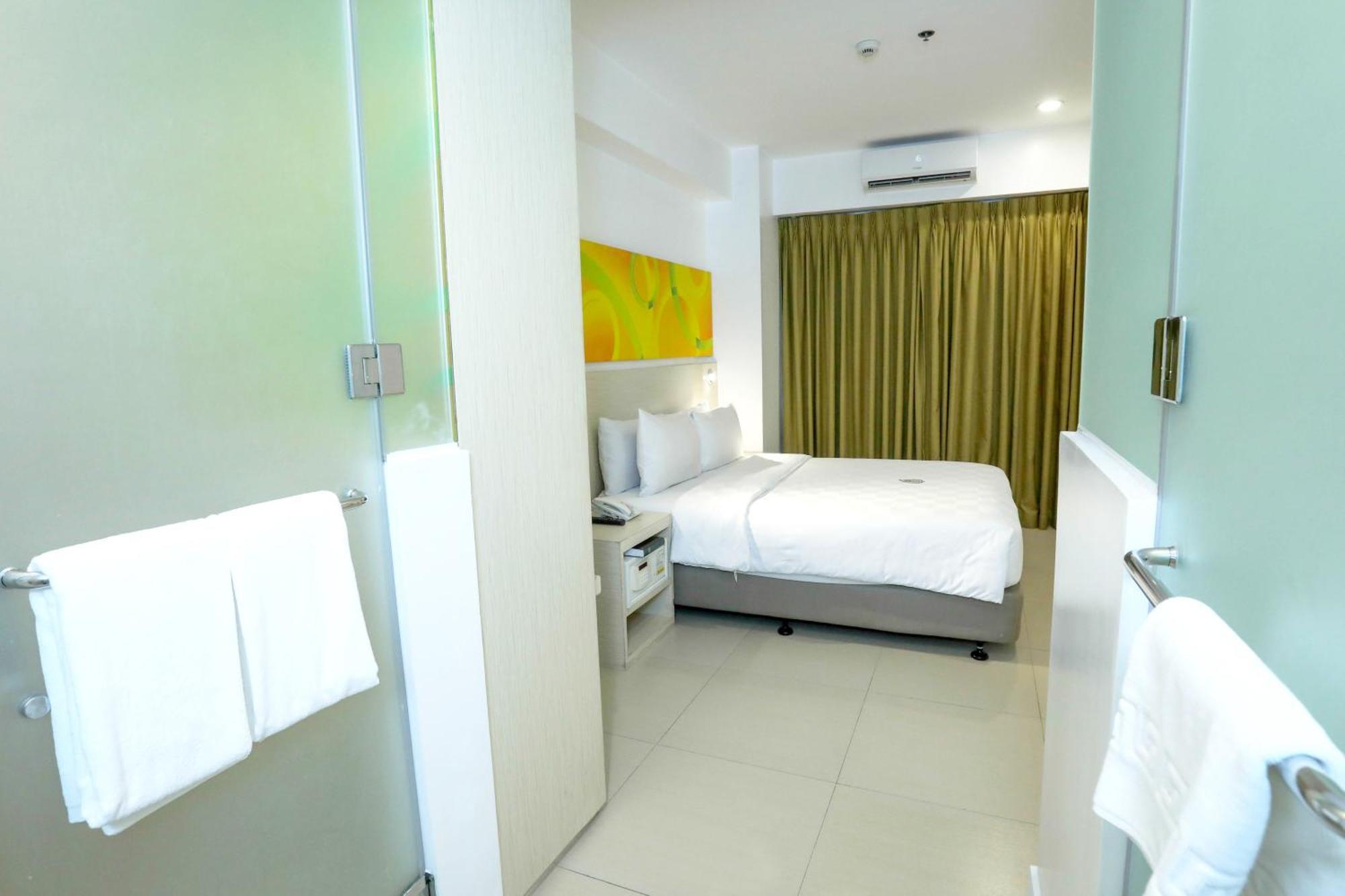 Go Hotels Timog Quezon City Exterior photo